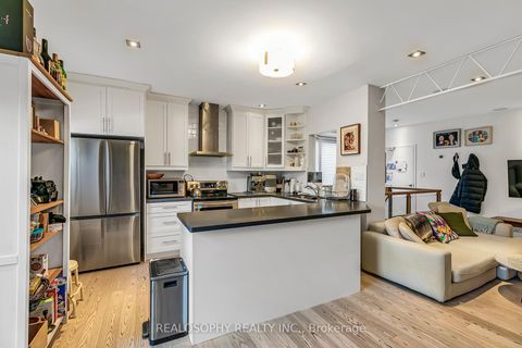 Photo 10 at 626 Huron Street, Annex, Toronto
