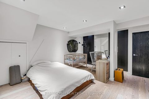 Photo 12 at 626 Huron Street, Annex, Toronto