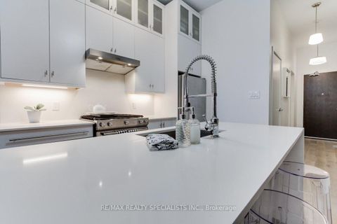 Photo 8 at 204 - 1842 Queen Street E, The Beaches, Toronto