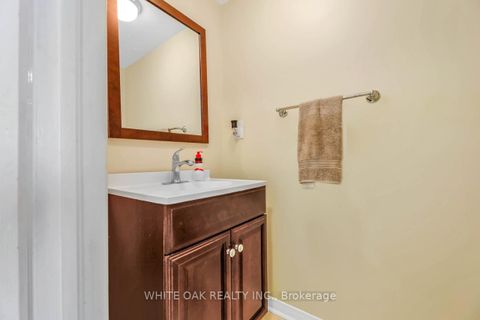 Photo 3 at 43 Sassafras Circle, Patterson, Vaughan
