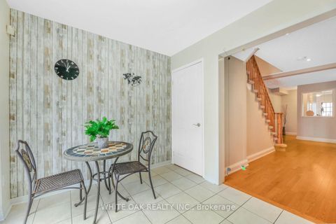 Photo 6 at 43 Sassafras Circle, Patterson, Vaughan