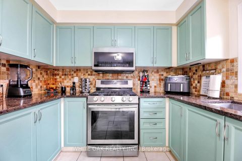 Photo 8 at 43 Sassafras Circle, Patterson, Vaughan