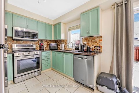 Photo 10 at 43 Sassafras Circle, Patterson, Vaughan