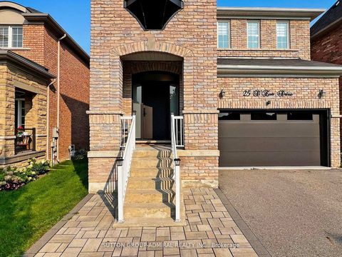 Photo 2 at 25 D'eva Drive, Patterson, Vaughan