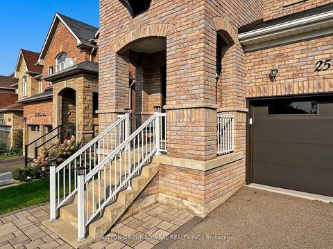Photo 3 at 25 D'eva Drive, Patterson, Vaughan