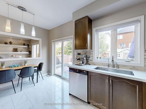 Photo 14 at 25 D'eva Drive, Patterson, Vaughan