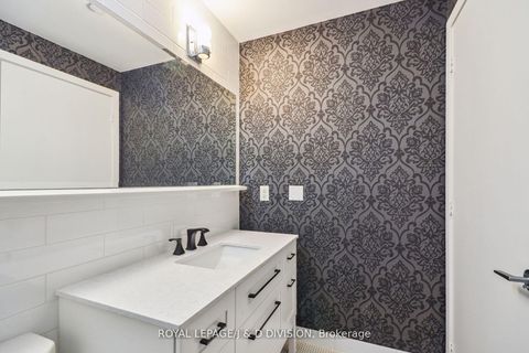 Photo 11 at 421 - 156 Portland Street, Waterfront Communities C1, Toronto