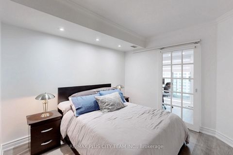 Photo 10 at 2515 - 8 Park Road, Moore Park, Toronto