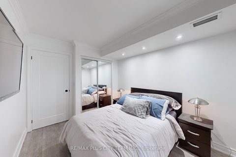 Photo 11 at 2515 - 8 Park Road, Moore Park, Toronto