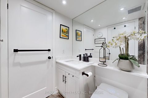 Photo 16 at 2515 - 8 Park Road, Moore Park, Toronto