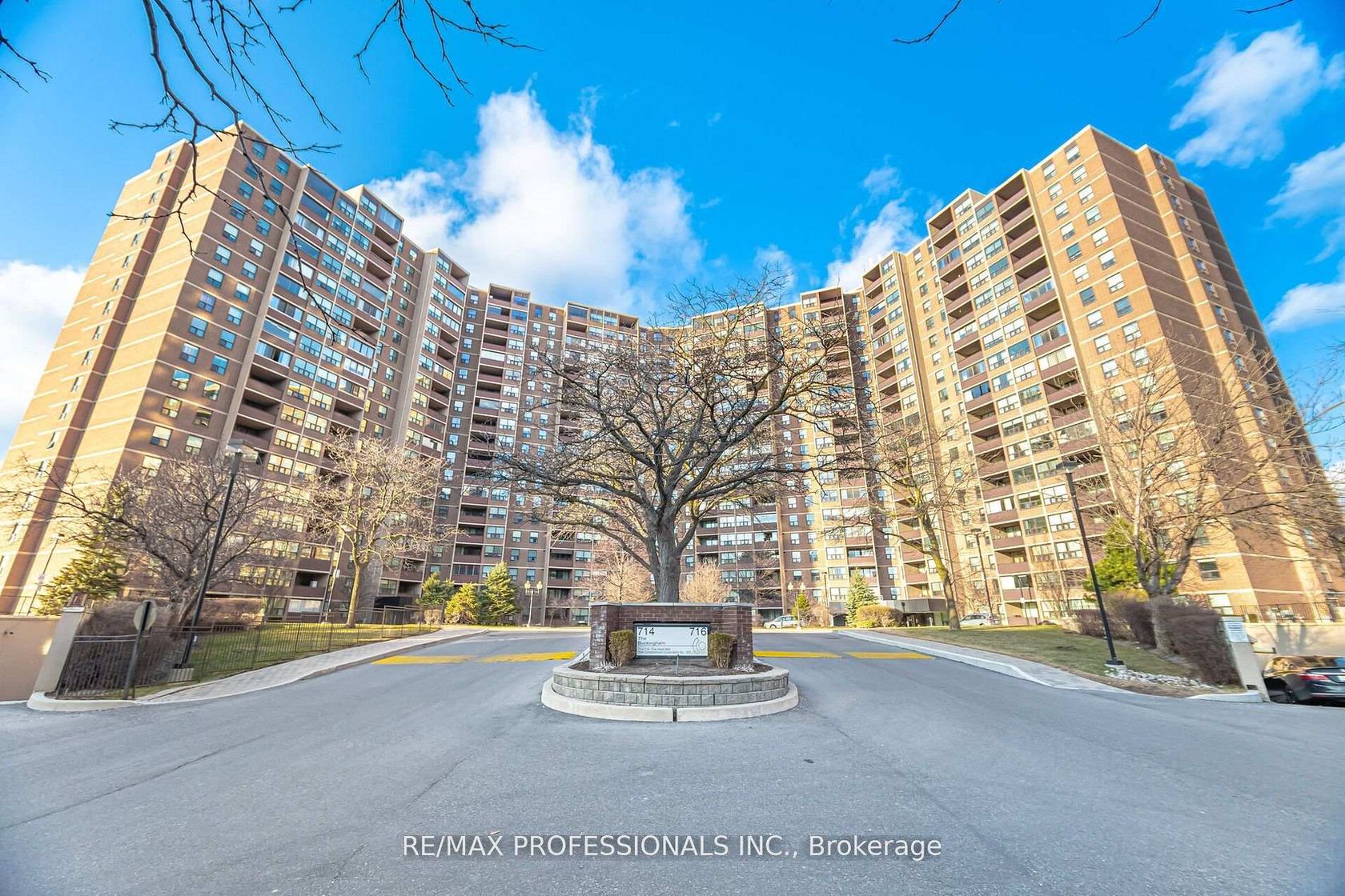 1411 - 714 The West Mall, West Deane, Toronto by Loree Meneguzzi Real Estate 1411 - 714 The West Mall, West Deane, Toronto