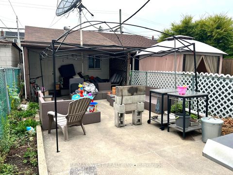 Photo 10 at 472 Symington Avenue, Pellam Park, Toronto
