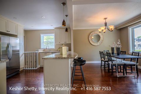 Photo 4 at 631 Trudale Court W, WO West, Oakville