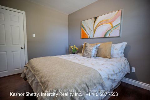Photo 16 at 631 Trudale Court W, WO West, Oakville