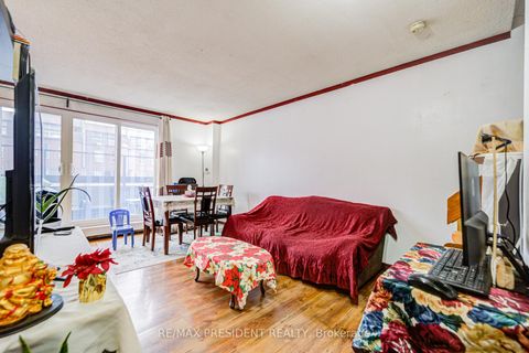 Photo 9 at 250 - 10 Eddystone Avenue, Jane Heights, Toronto