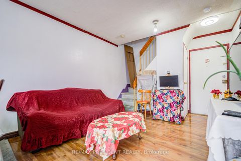 Photo 11 at 250 - 10 Eddystone Avenue, Jane Heights, Toronto
