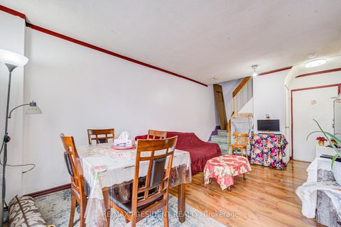 Photo 13 at 250 - 10 Eddystone Avenue, Jane Heights, Toronto