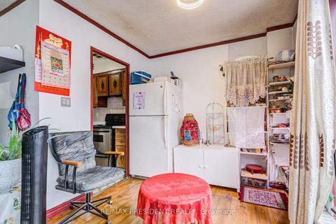 Photo 15 at 250 - 10 Eddystone Avenue, Jane Heights, Toronto