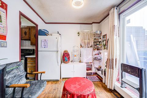 Photo 17 at 250 - 10 Eddystone Avenue, Jane Heights, Toronto