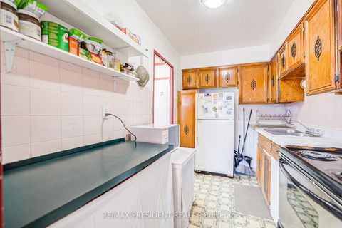 Photo 19 at 250 - 10 Eddystone Avenue, Jane Heights, Toronto