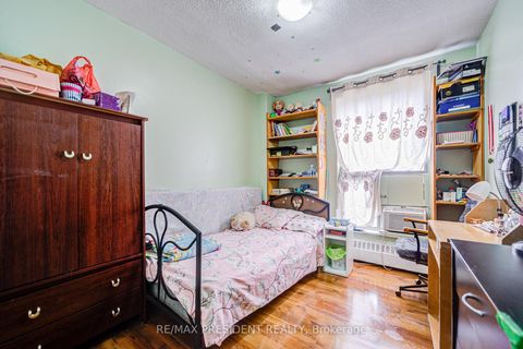 Photo 27 at 250 - 10 Eddystone Avenue, Jane Heights, Toronto