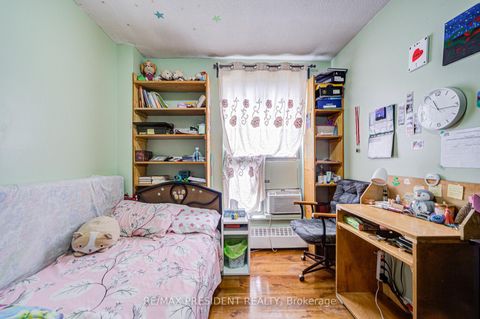 Photo 28 at 250 - 10 Eddystone Avenue, Jane Heights, Toronto