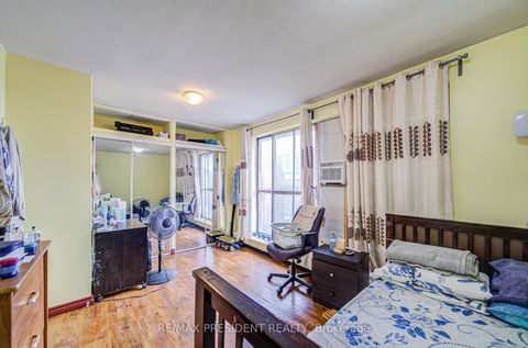 Photo 36 at 250 - 10 Eddystone Avenue, Jane Heights, Toronto