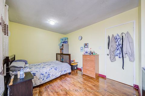 Photo 38 at 250 - 10 Eddystone Avenue, Jane Heights, Toronto