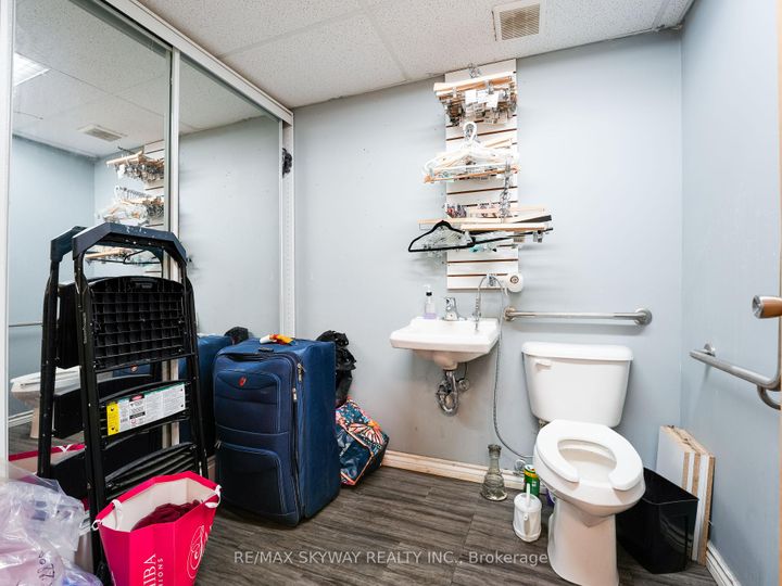 Photo 5 at 142 Inspire Boulevard, Wellington North, Brampton