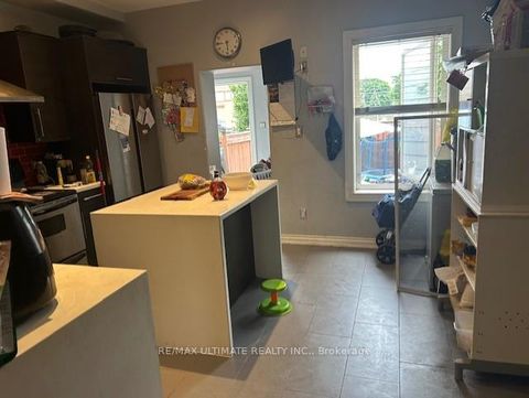 Photo 15 at 31 St. Clair Gardens, Davenport, Toronto