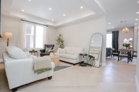 Photo 4 at 54 Vitlor Drive, Oak Ridges, Richmond Hill