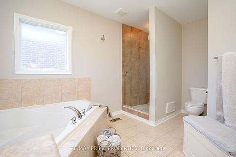 Photo 25 at 54 Vitlor Drive, Oak Ridges, Richmond Hill Photo 25 at 54 Vitlor Drive, Oak Ridges, Richmond Hill