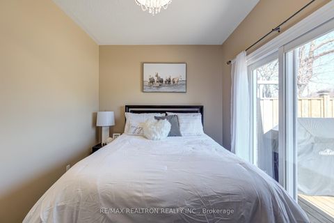 Photo 20 at 148 Solway Avenue, Maple, Vaughan