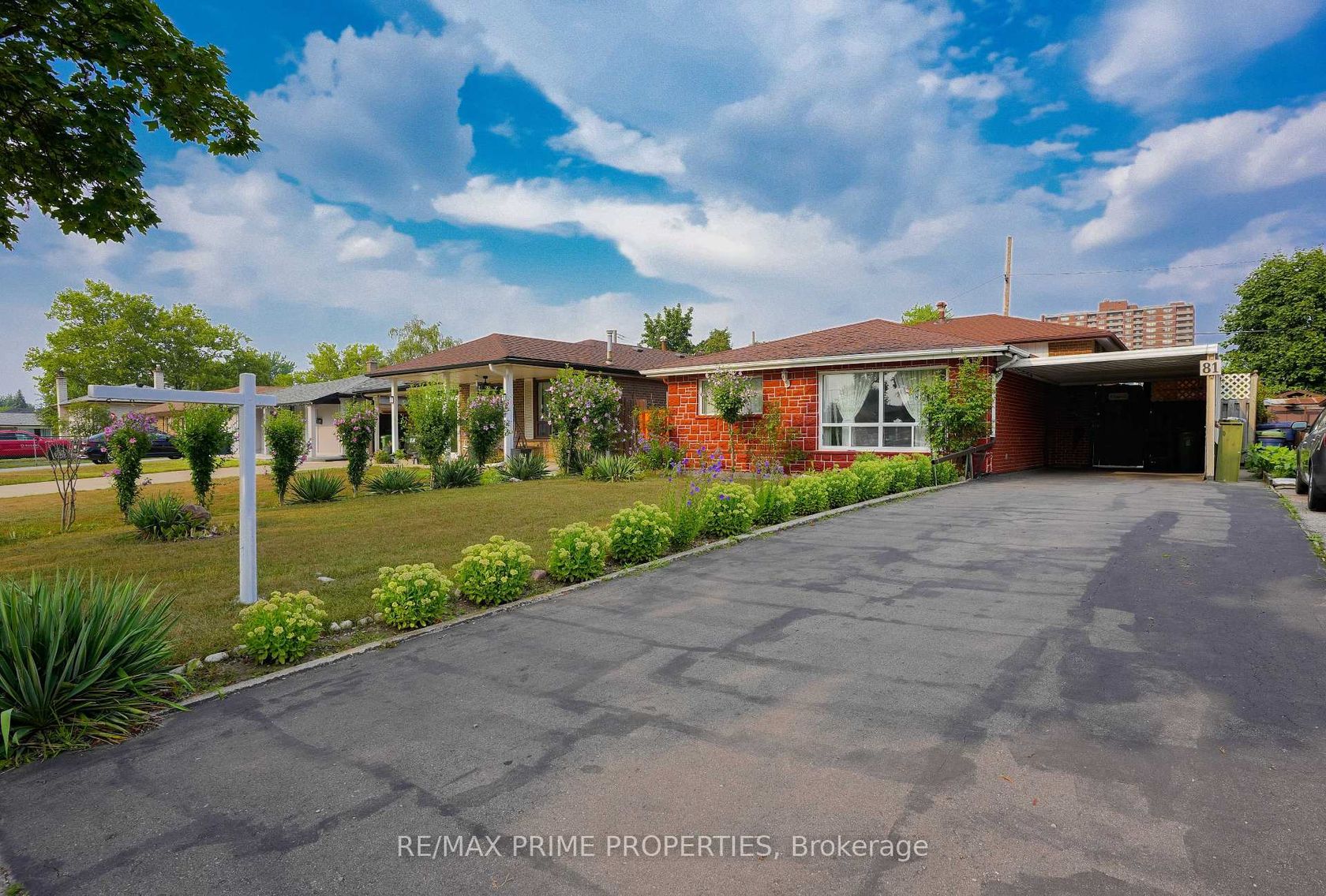 81 Silverstone Drive, Jamestown, Toronto 