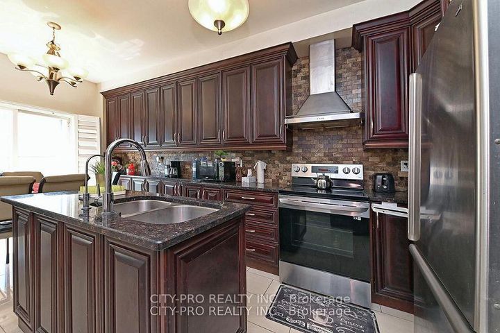 Photo 9 at 7302 Rosehurst Drive, Lisgar, Mississauga