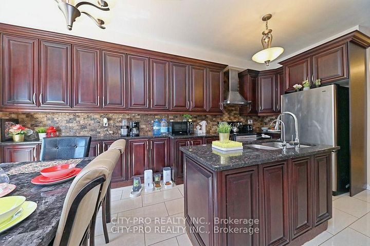 Photo 11 at 7302 Rosehurst Drive, Lisgar, Mississauga