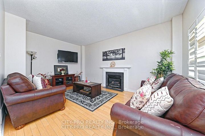 Photo 18 at 7302 Rosehurst Drive, Lisgar, Mississauga