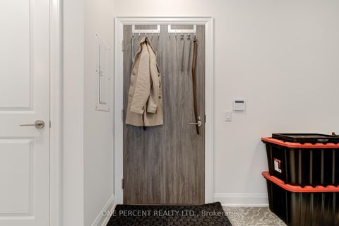 Photo 3 at 615 - 10 Gatineau Drive, Beverley Glen, Vaughan