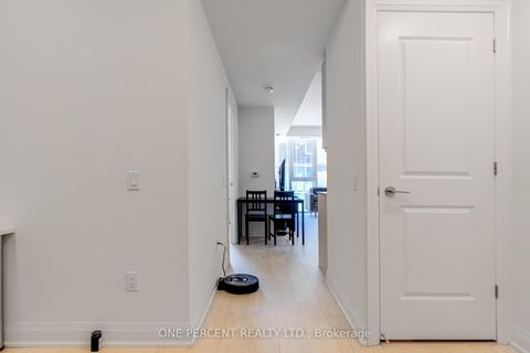 Photo 4 at 615 - 10 Gatineau Drive, Beverley Glen, Vaughan
