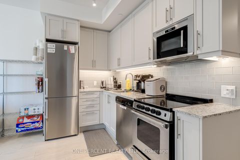 Photo 6 at 615 - 10 Gatineau Drive, Beverley Glen, Vaughan
