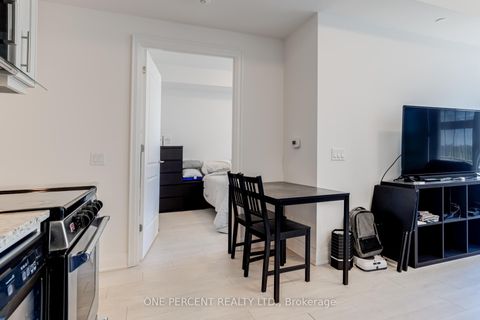 Photo 9 at 615 - 10 Gatineau Drive, Beverley Glen, Vaughan