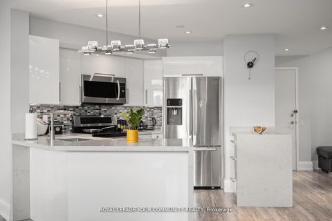 Photo 12 at 2213 - 5 Northtown Way, Willowdale East, Toronto