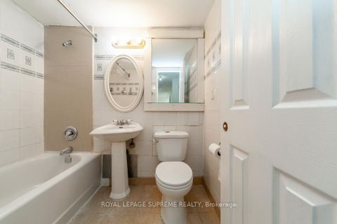 Photo 33 at 908 - 940 Caledonia Road, Glen Park, Toronto