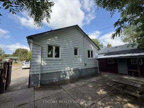 Photo 1 at 7 Weir Crescent, West Hill, Toronto