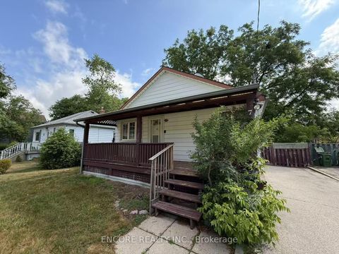 Photo 13 at 7 Weir Crescent, West Hill, Toronto