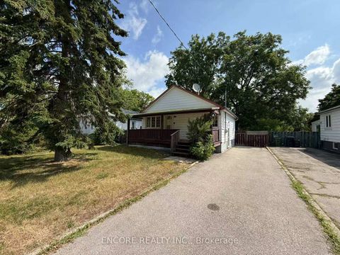 Photo 17 at 7 Weir Crescent, West Hill, Toronto