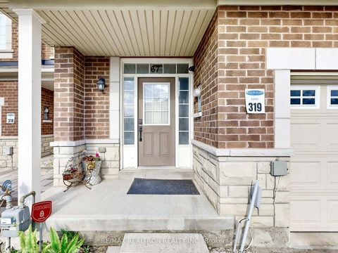Photo 1 at 67 Collin Court, Jefferson, Richmond Hill