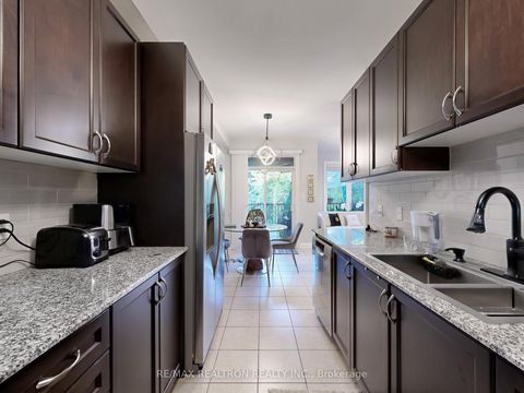 Photo 6 at 67 Collin Court, Jefferson, Richmond Hill