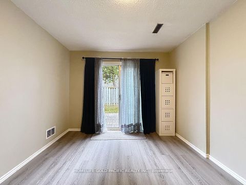 Photo 10 at 11 - 42 Stonehill Court, L'Amoreaux, Toronto