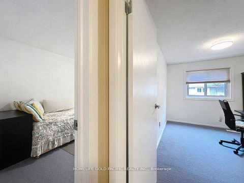 Photo 13 at 11 - 42 Stonehill Court, L'Amoreaux, Toronto